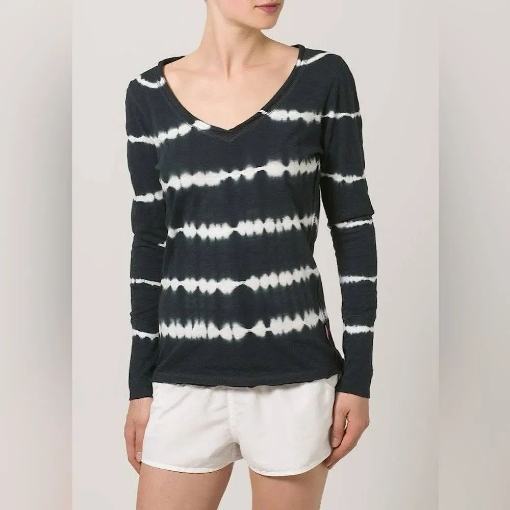 Black-and-white long sleeve tie-dye top by young Fabolous and broke size small 